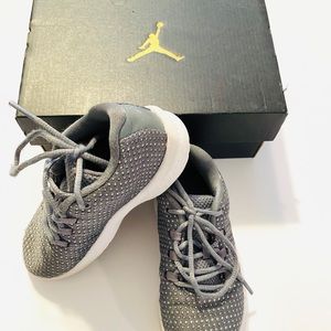 Jordon gray and white sole and pattern shoes